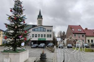 Choinka na Rynku w ozdobach