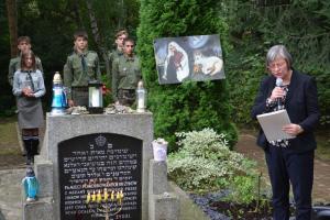 ZNICZE PŁONĄ, PAMIĘĆ ZOSTAJE