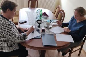 Burmistrz podpisała swoją pierwszą umowę